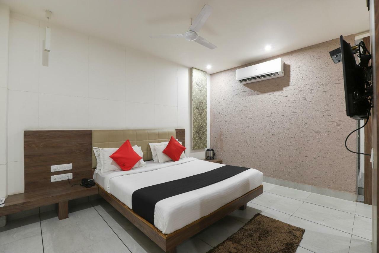 Apple Residency Hotel Pātan Exterior photo