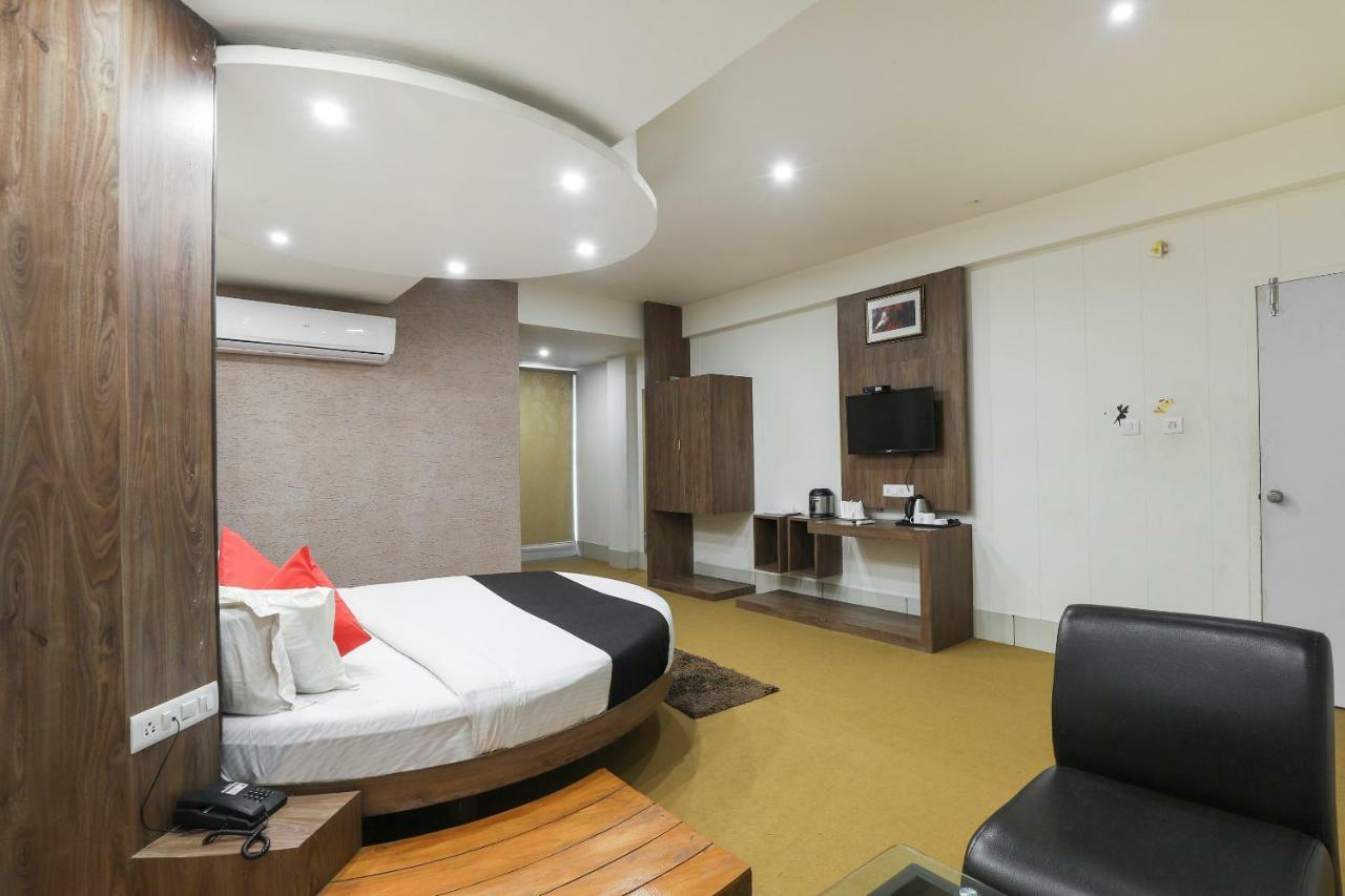 Apple Residency Hotel Pātan Exterior photo