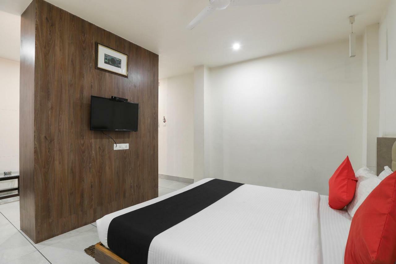 Apple Residency Hotel Pātan Exterior photo