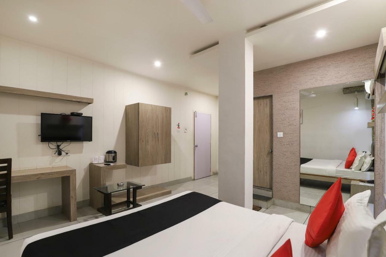 Apple Residency Hotel Pātan Exterior photo