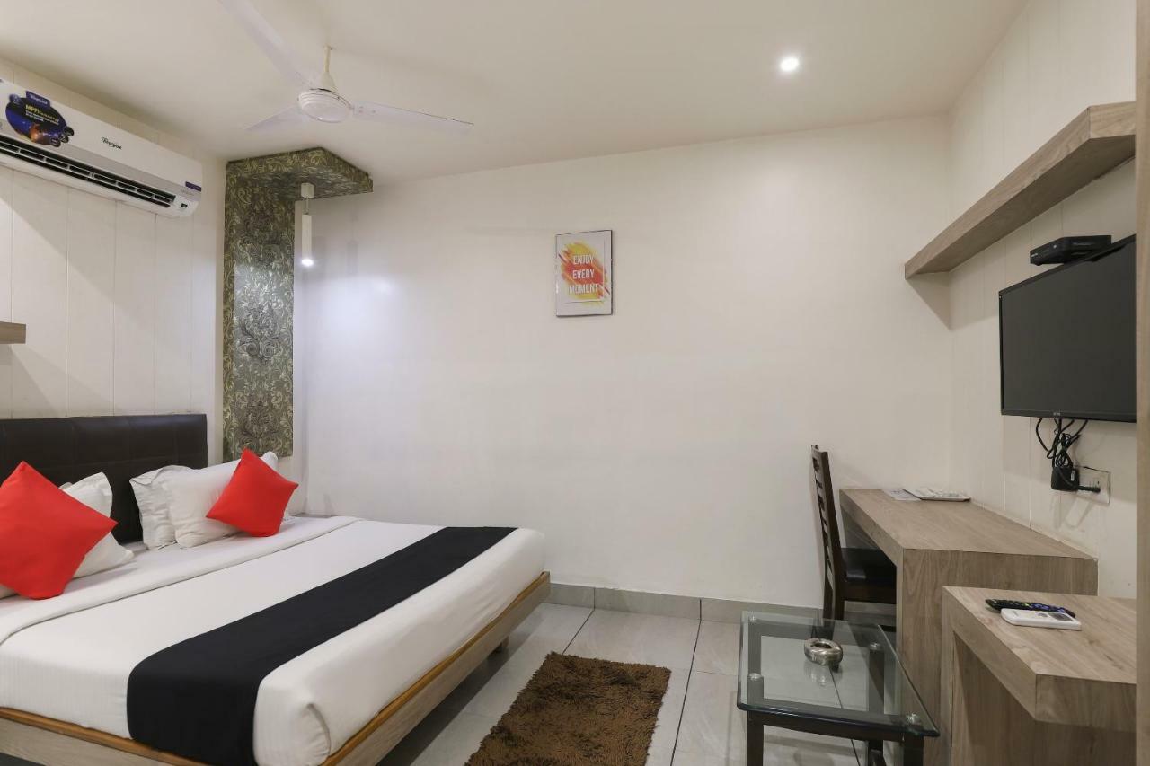 Apple Residency Hotel Pātan Exterior photo
