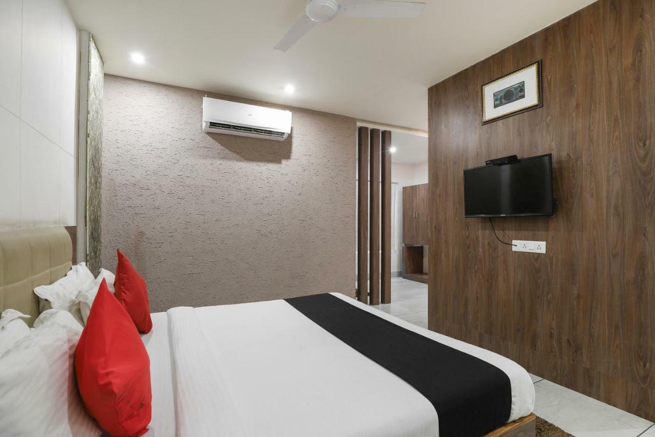 Apple Residency Hotel Pātan Exterior photo