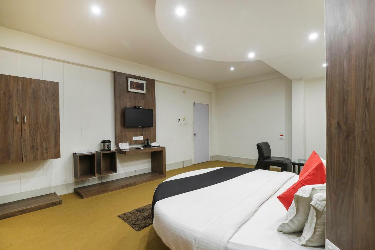 Apple Residency Hotel Pātan Exterior photo